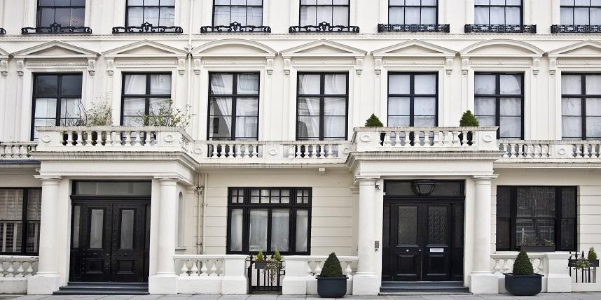 London properties in luxury and non-luxury sections